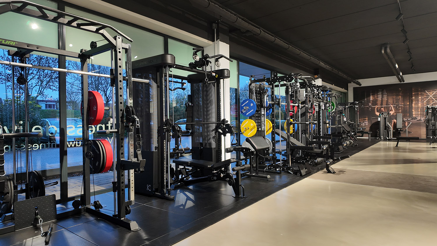 https://www.fitnessdelivery.nl/media/experius/content/block/FD_Gorinchem_kracht_binnen_1.JPG